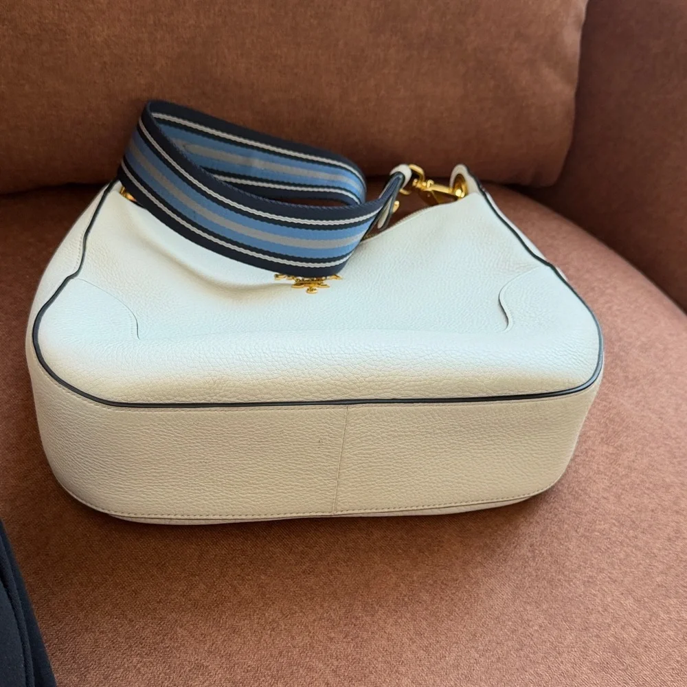 Prada White and Blue Leather Shoulder Bag - Picture 6 of 16
